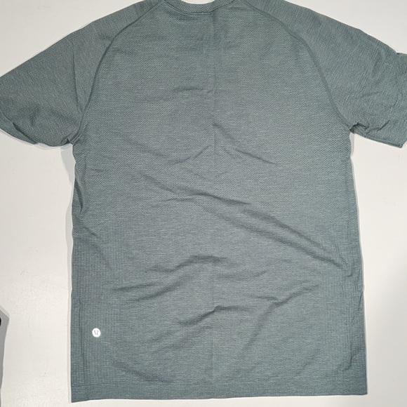 Lululemon Metal Vent Tech Short Sleeve Shirt 2.0 Sz S - Picture 3 of 4